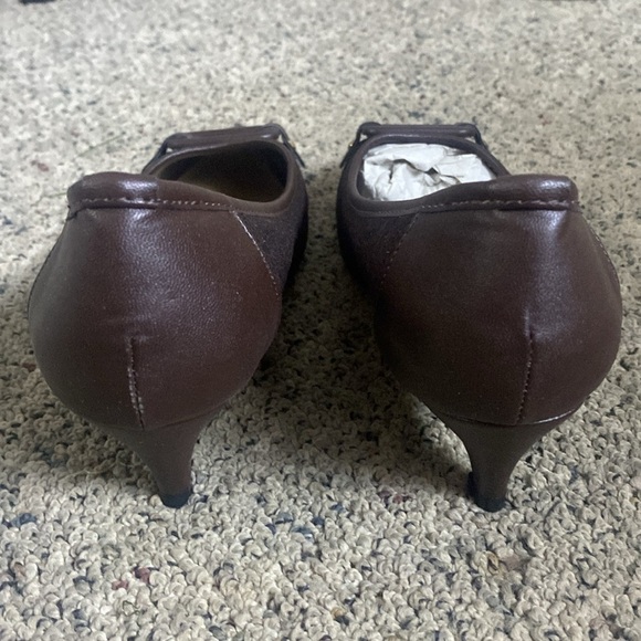 Boston Design Studio Chocolate Brown Kitten Heel Pumps Sz 8.5 NIB - Picture 5 of 7